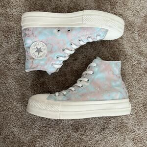 Converse Women's Chuck Taylor Lift Platform in Light Dew/‎ Egret/ Silver Casual